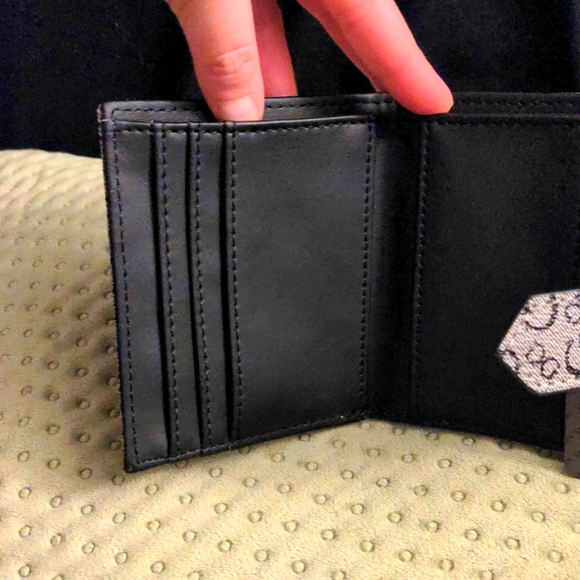 Brand New Guess wallet - Picture 7 of 11